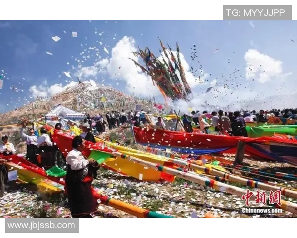 藏族明星在足球场上闪耀光芒展现民族风采与激情